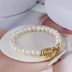 NWT Tory Burch Gold Logo Fresh Water Pearl Toggle Bracelet